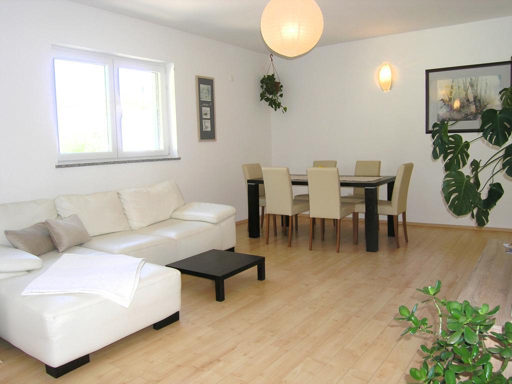 Apartments Dagmar Krk Town Eksteriør billede