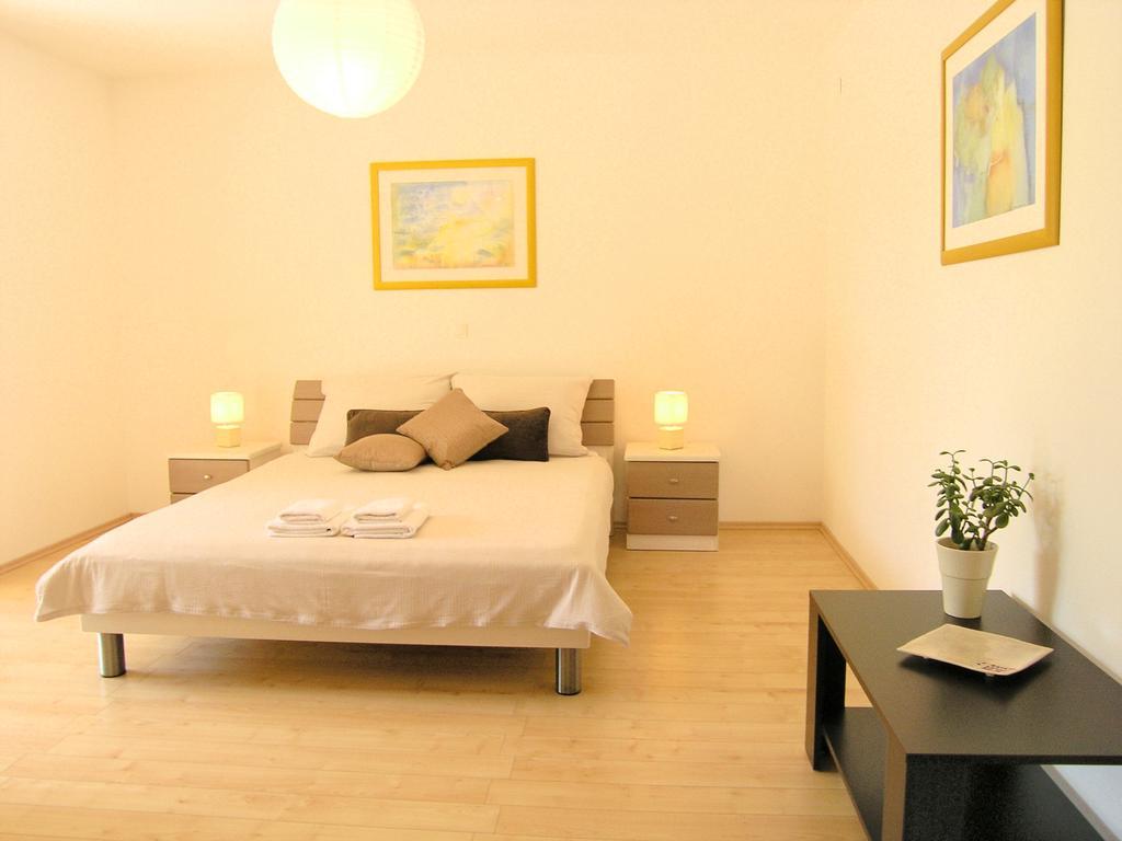 Apartments Dagmar Krk Town Eksteriør billede